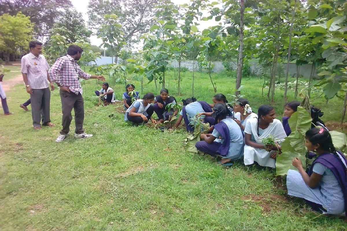 ఆంగ్ల మాధ్యమం..అడ్మిషన్లకు ఊతం