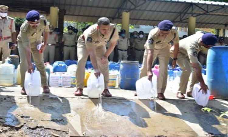 నాటు సారాపై కృష్ణా పోలీసుల సమర శంఖం