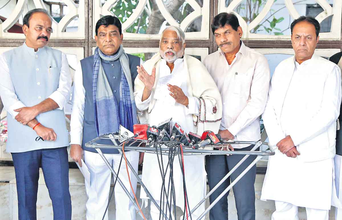 అన్నీ అమ్ముతూ అమృతమెవరికి?