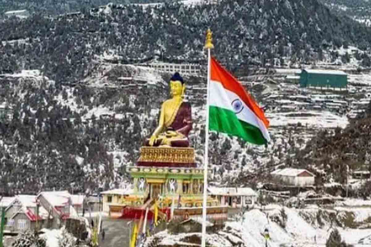 పది వేల అడుగుల ఎత్తులో… 104 అడుగుల జాతీయ జెండా