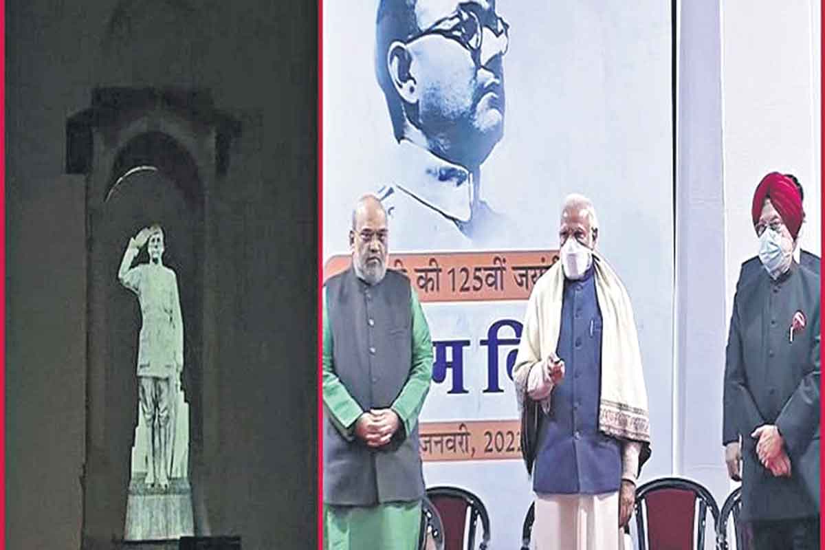 ఇండియా గేట్‌ వద్ద చంద్రబోస్‌ హోలోగ్రామ్‌ విగ్రహం