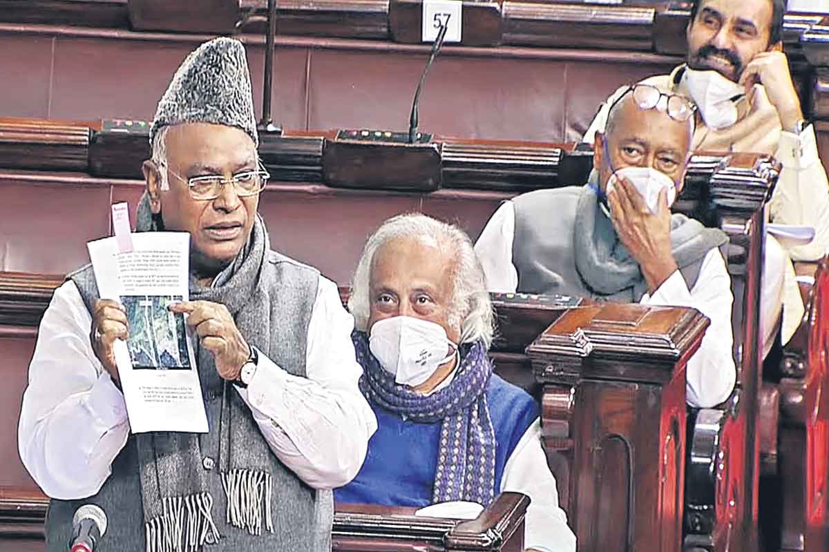 పని తక్కువ.. పబ్లిసిటీ ఎక్కువ