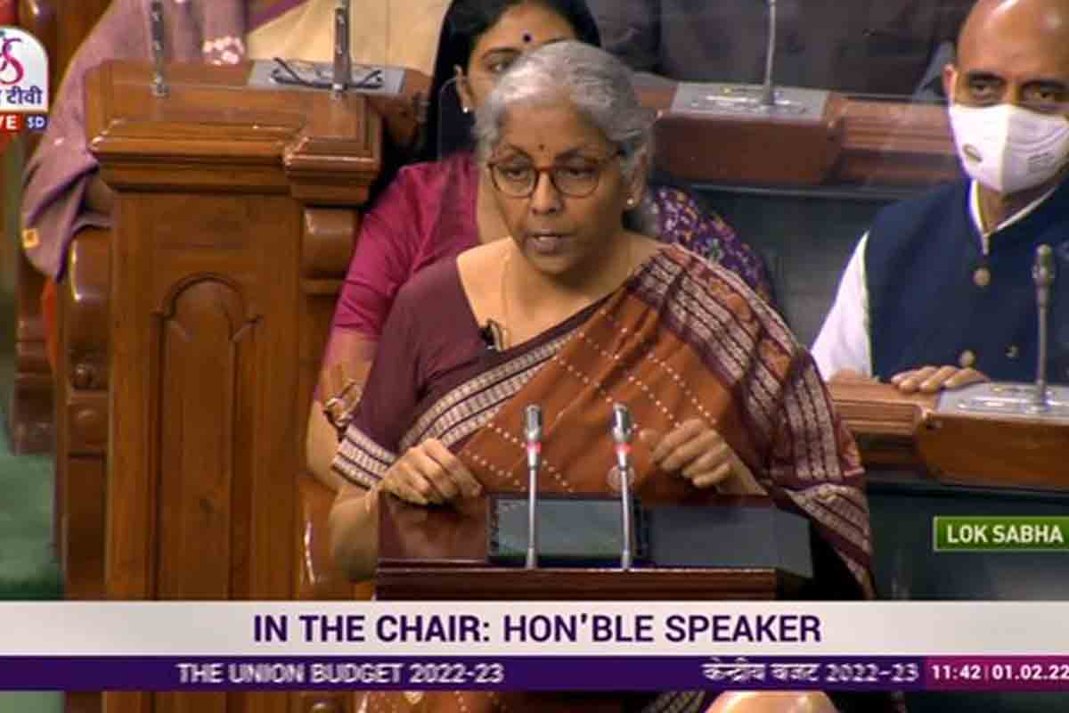 Kisan Drones: పంట‌ల‌పై పురుగుమందుల పిచికారీ కోసం కిసాన్ డ్రోన్‌లు..!