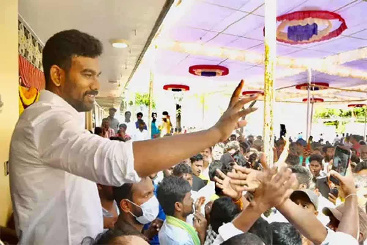 ధర్మవరం డివిజన్‌ రద్దు వద్దంటూ టీడీపీ ఆందోళన, పరిస్థితి ఉద్రిక్తం