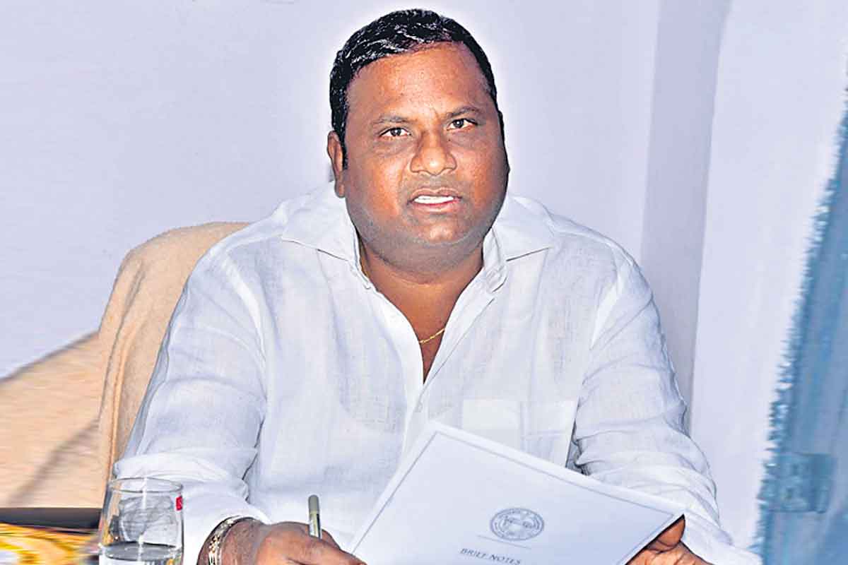 రాజ్యాంగానికి మోదీ తూట్లు