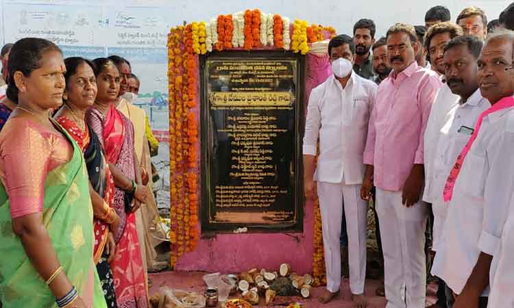 తెలంగాణ పుట్టుకను ప్రశ్నిస్తున్న బీజేపీని తరిమేయండి : మంత్రి వేముల