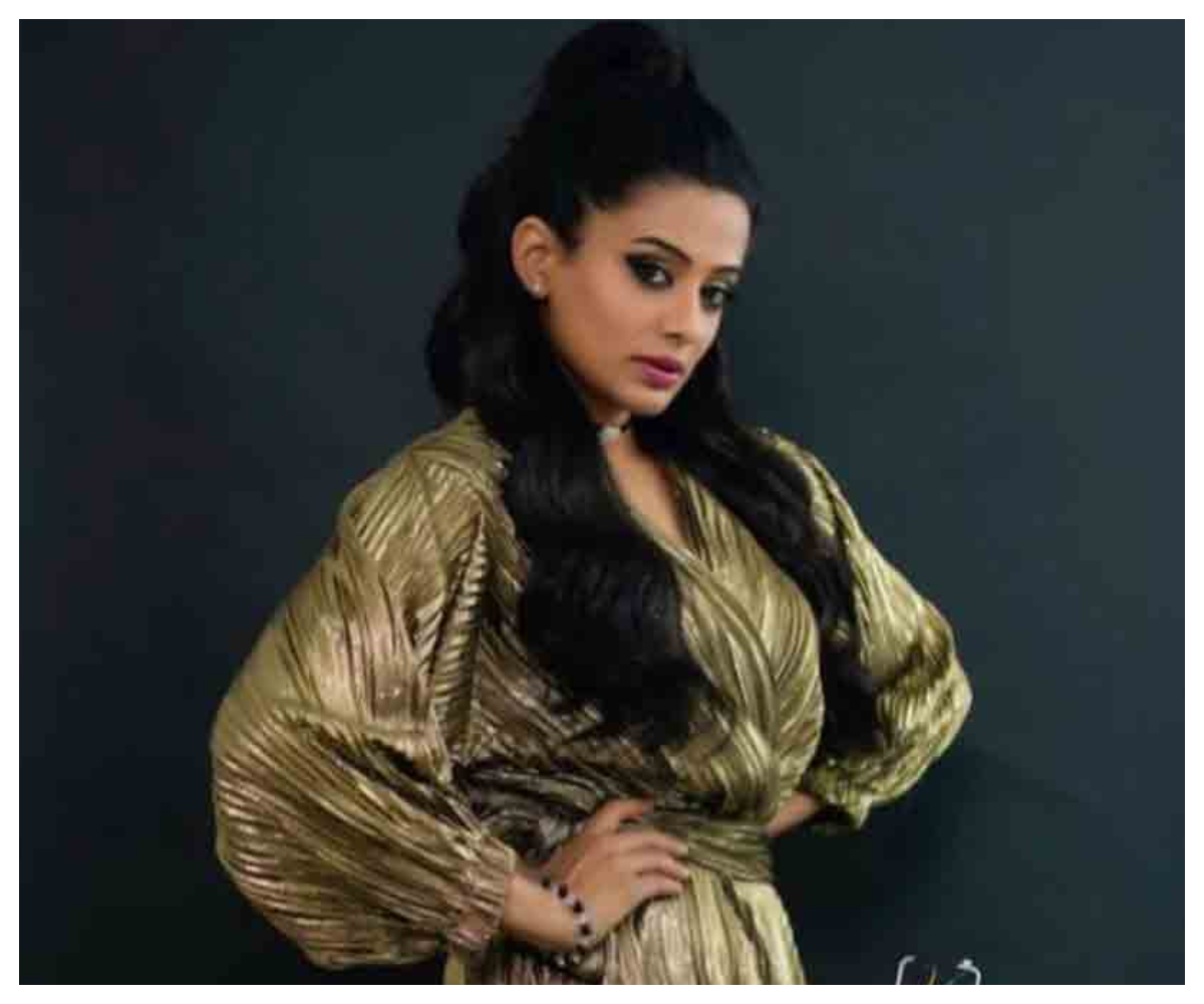 Priyamani | గోల్డెన్ కలర్‌ డ్రెస్‌లో ప్రియ‌మ‌ణి మెరుపులు..