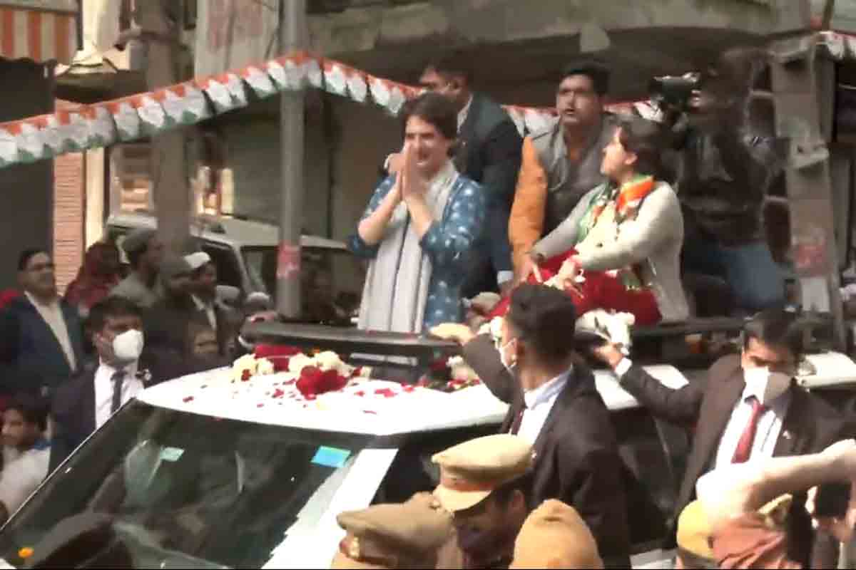 Uttarpradesh Elections: సాహిబాబాద్‌లో ప్రియాంకాగాంధీ రోడ్ షో.. వీడియో