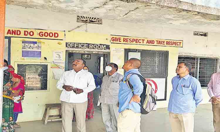 పాఠశాలల్లో కొత్త శోభ