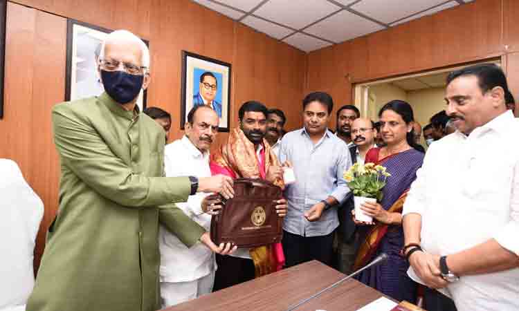 టీఆర్ఎస్ ఎమ్మెల్సీగా శంభీపూర్ రాజు ప్ర‌మాణ‌స్వీకారం