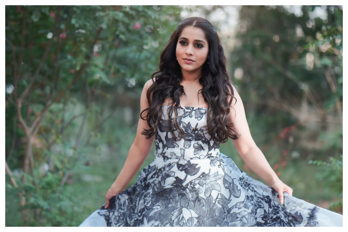 Rashmi Gautam | అందంతో నెటిజన్లను ఆకట్టుకుంటున్న రష్మి గౌతమ్..