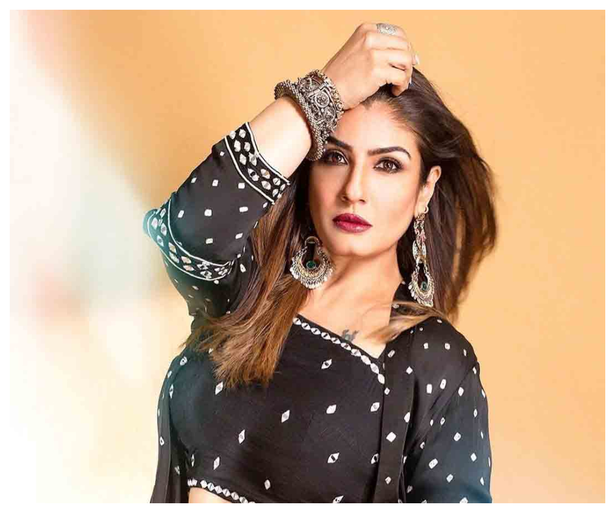 Raveena Tandon | బ్లాక్‌ డ్రెస్‌లో కేక పుట్టిస్తున్న రవీనా టాండన్‌..