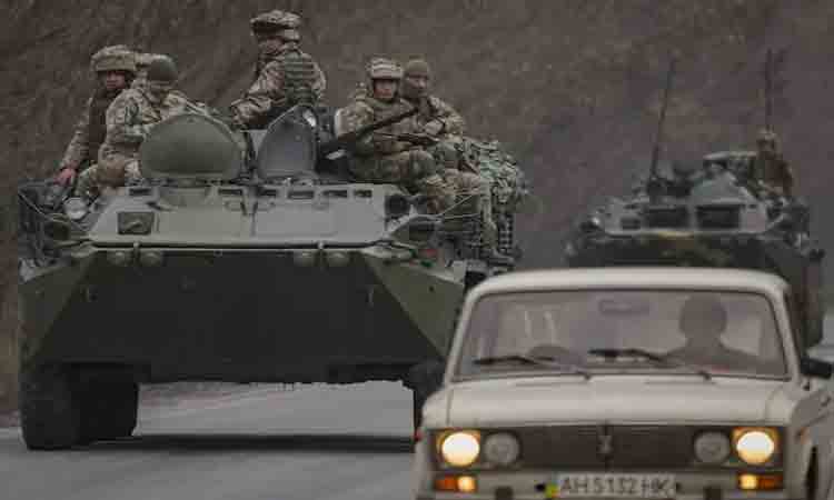 కీవ్‌ వైపు దూసుకెళ్తున్న రష్యా దళాలు… ఉక్రేనియన్‌ ఆర్మీ యూనిఫాంలో రష్యా సైనికులు