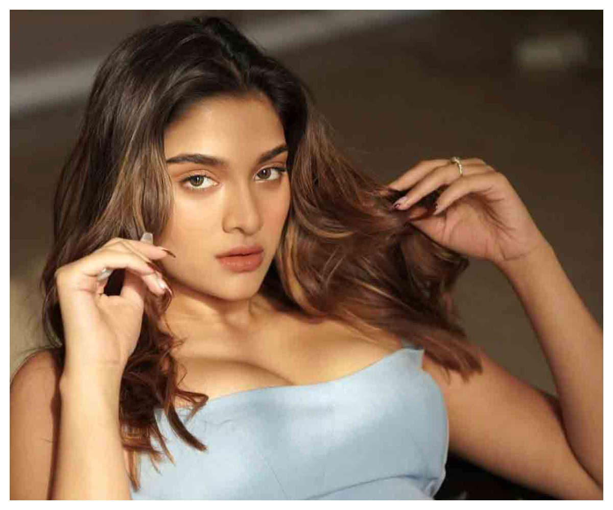 Saiee Manjrekar | కళ్లుచెదిరే అందంతో సెగలు పుట్టిస్తున్న సాయి మంజ్రేకర్..