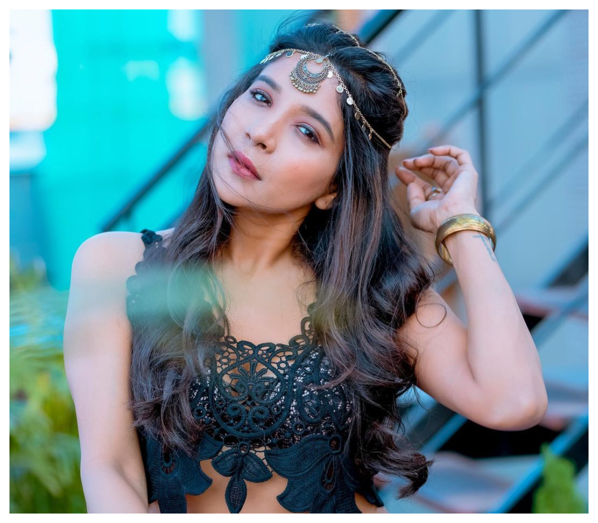 Sakshi Agarwal | బ్లాక్ కలర్ డ్రెస్‌లో సాక్షి అగర్వాల్ సొగసులు..