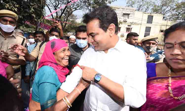 కంటోన్మెంట్‌ అభివృద్ధిని అడ్డుకుంటున్న కేంద్రం: మంత్రి కేటీఆర్‌