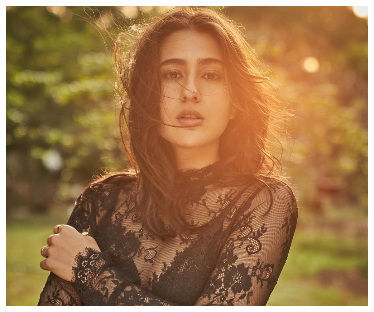 Sara Ali Khan | బ్లాక్ కలర్ డ్రెస్‌లో సారా అలీ ఖాన్ అందాల ఆరబోత..