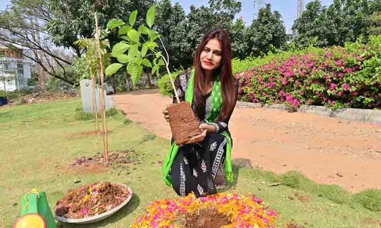గ్రీన్ ఇండియా చాలెంజ్లో నటి సాత్విక