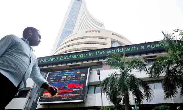 లాభాల్లోకి స్టాక్‌ మార్కెట్లు