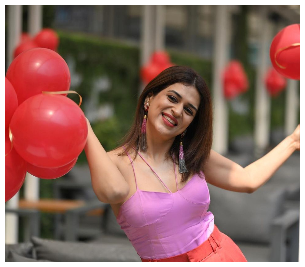 Shraddha Das | శ్రద్ధా దాస్ వాలెంటైన్స్ డే సెలబ్రేషన్స్ ఫొటోస్..