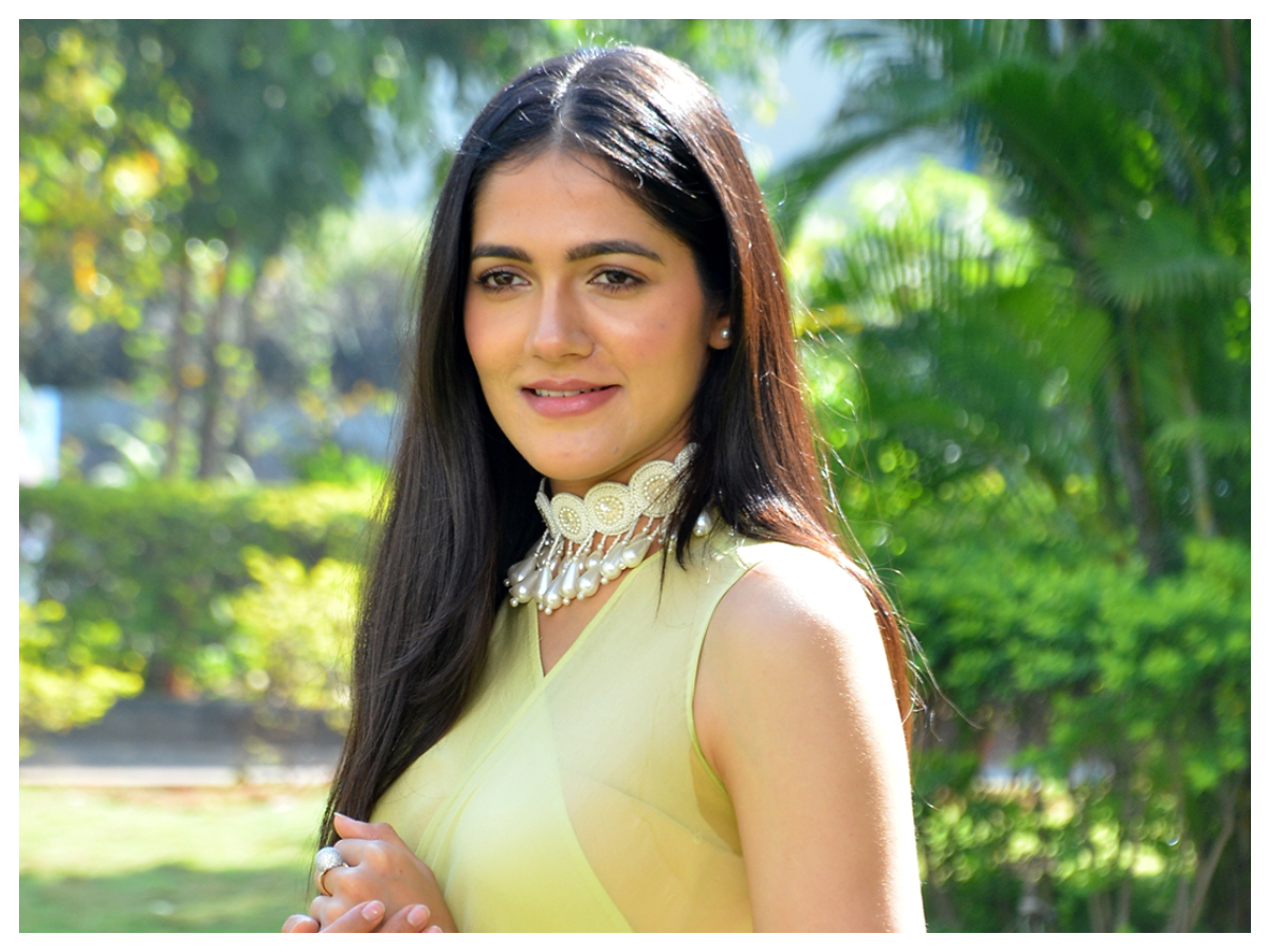 Simran Choudhary | సిమ్ర‌న్ చౌద‌రి అందాలు అదరహో..