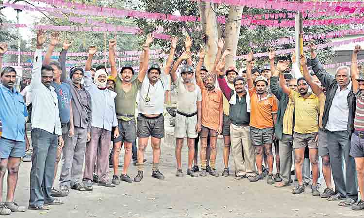 కొంగుబంగారాన్ని అమ్మనివ్వం