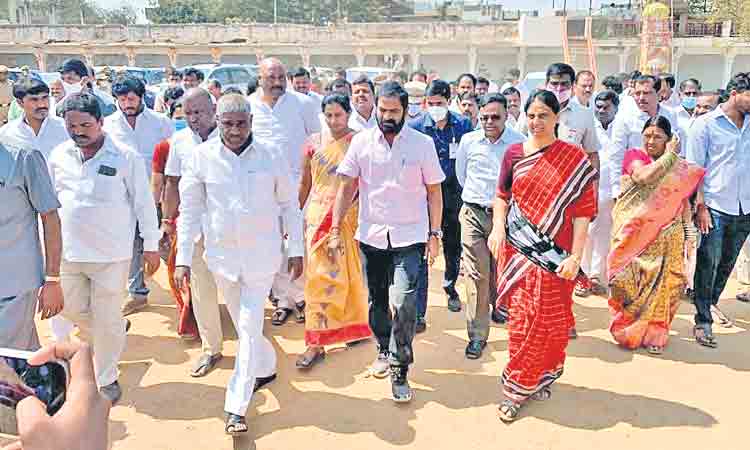 గడికోట అభివృద్ధికి ప్రణాళికలు సిద్ధ్దం చేయాలి