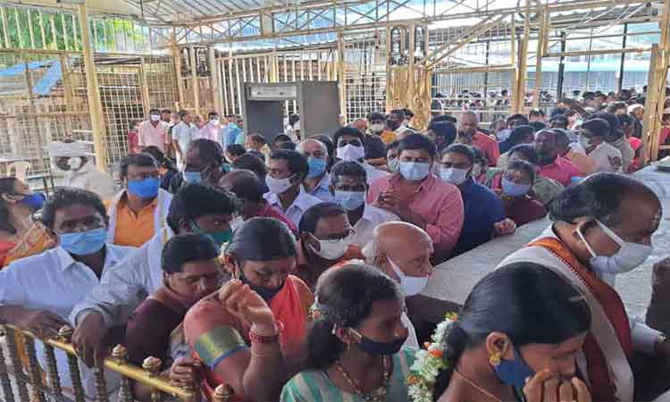 శ్రీశైలంలో స్పర్శ దర్శనం రద్దు.. నిరాశలో మల్లన్న భక్తులు