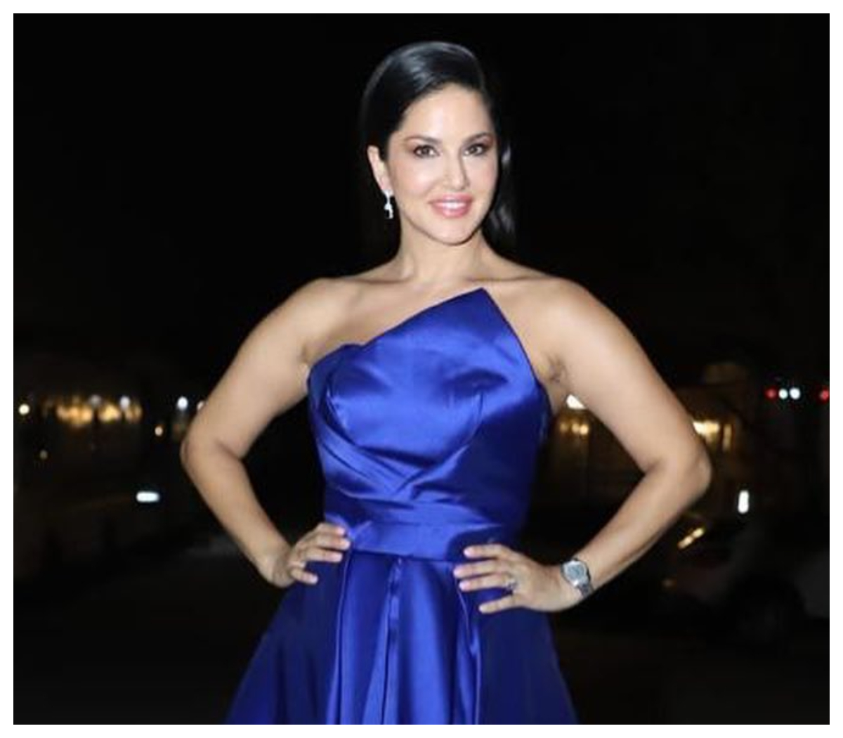 Sunny Leone | బ్లూ కలర్ డ్రెస్‌లో కైపెక్కిస్తున్న సన్నీ లియోన్..