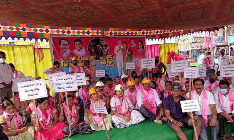 బొగ్గు బ్లాకుల ప్రైవేటీకరణకు వ్యతిరేకంగా కార్మికుల రిలే నిరాహార దీక్ష