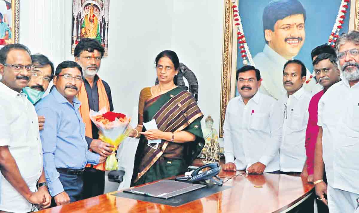 ఎస్సెస్సీ విద్యార్థులపై ప్రత్యేక దృష్టిపెట్టండి