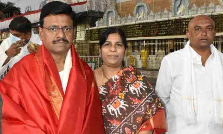 తిరుమల శ్రీవారిని దర్శించుకున్న టీఆర్ఎస్ ఎమ్మెల్సీ మ‌ధు