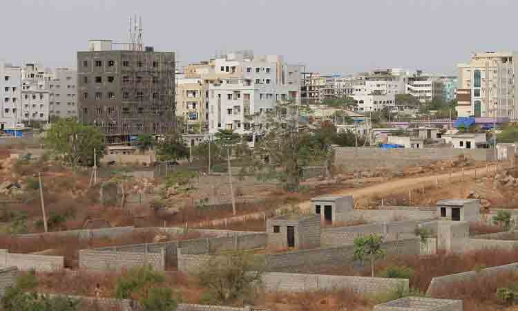 టీఎస్ బీపాస్ అమ‌ల్లో నిర్ల‌క్ష్యం.. ఐదుగురి వేత‌నాల్లో రూ.5 వేల చొప్పున‌ కోత