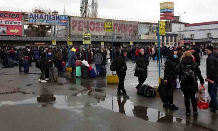 కీవ్‌లో వీకెండ్ క‌ర్ఫ్యూ ఎత్తివేత‌.. ఇండియ‌న్స్ కోసం ప్ర‌త్యేక రైళ్లు