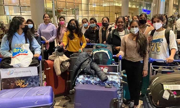 Telugu Students | ఉక్రెయిన్ నుంచి వచ్చి.. శంషాబాద్ చేరుకున్న తెలుగు విద్యార్థులు