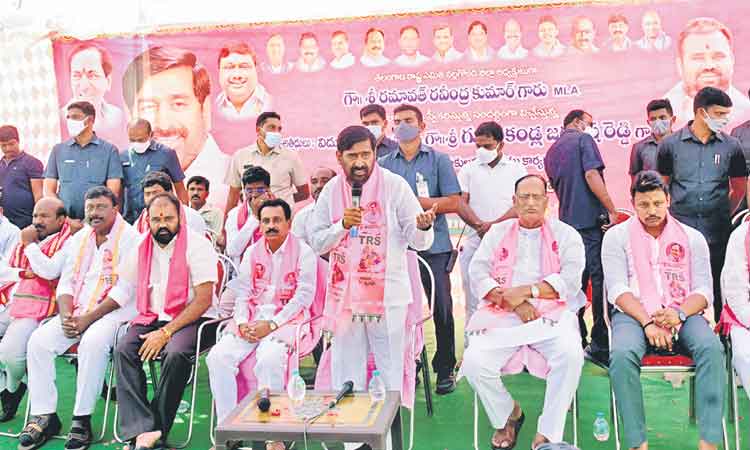 కేసీఆర్ పాలనతో మోదీ వెన్నులో వణుకు