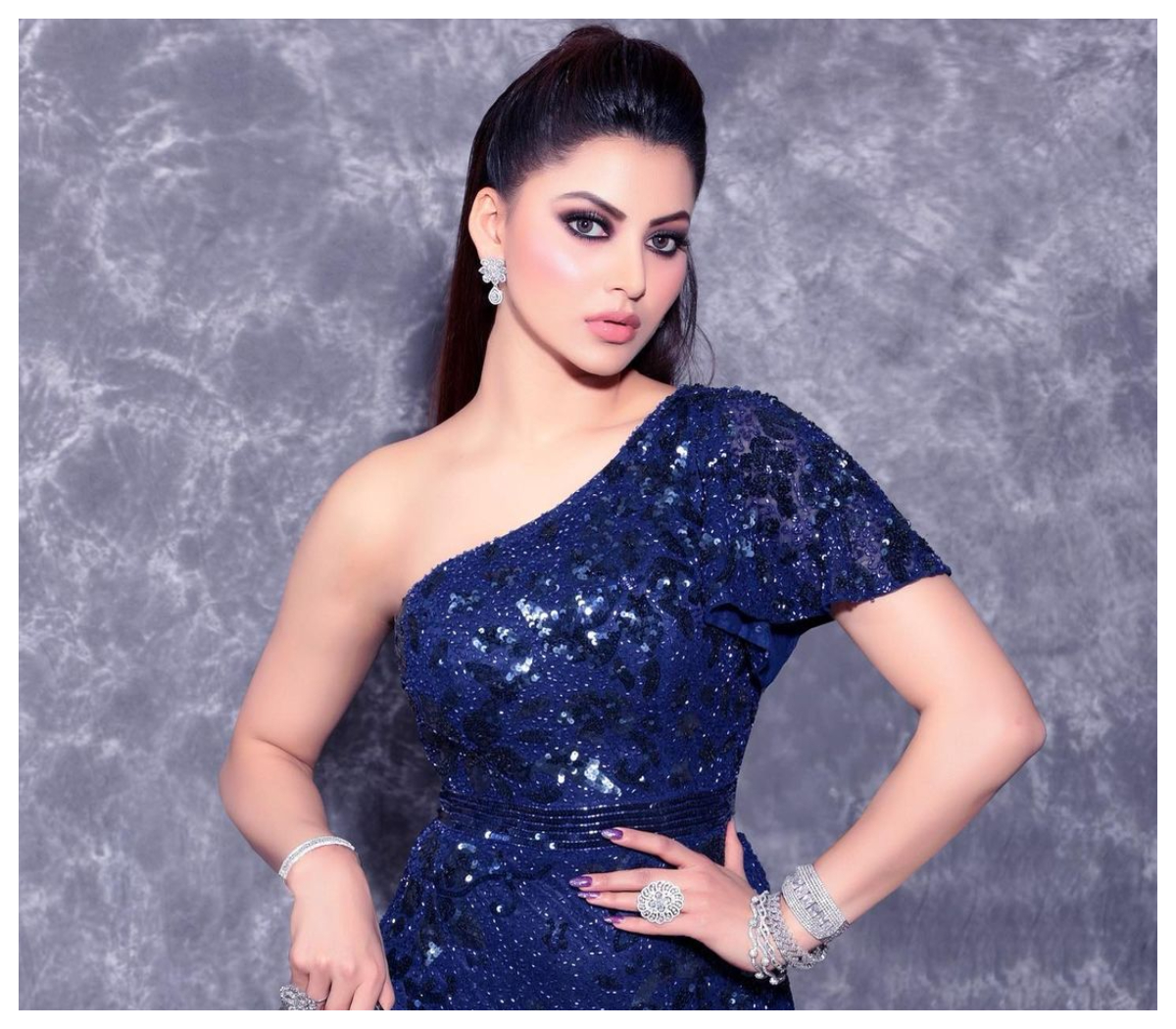 Urvashi Rautela | గ్లామర్‌తో సోషల్ మీడియాలో సెగలు పుట్టిస్తున్న ఊర్వ‌శి రౌటేలా..