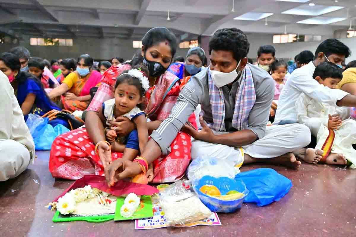 విద్యాజ్యోతిగా దర్శనమిస్తున్న వర్గల్‌ సరస్వతి అమ్మవారు