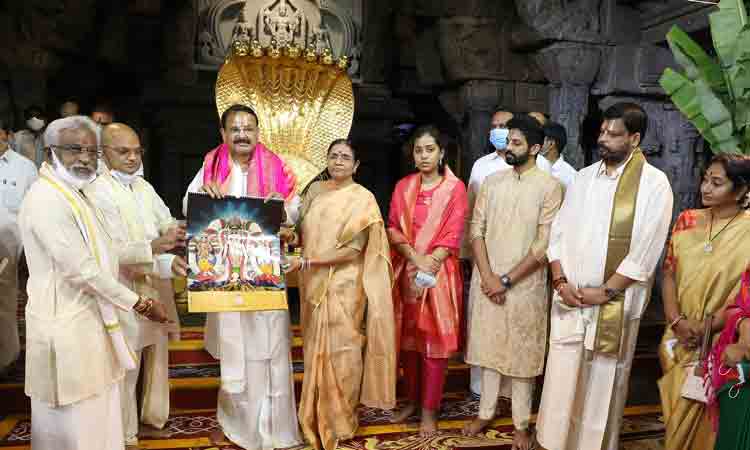 ప్రముఖులు ఏడాదికి ఒక్కసారి మాత్రమే శ్రీవారిని దర్శించుకోవాలి: ఉపరాష్ట్రపతి వెంకయ్య