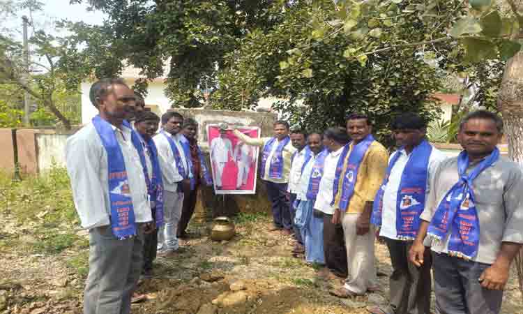 ఆదర్శంగా నిలుస్తున్న ‘దళితబంధు’