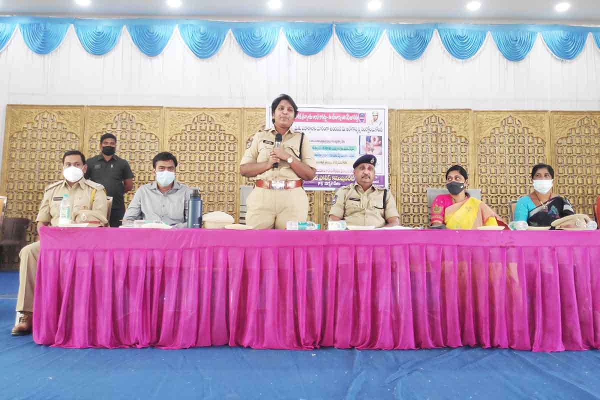 యువత సన్మార్గంలో పయనించాలి