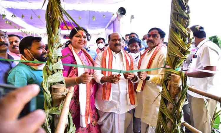 తల్లుల దీవెనతోజాతరను సక్సెస్‌ చేద్దాం