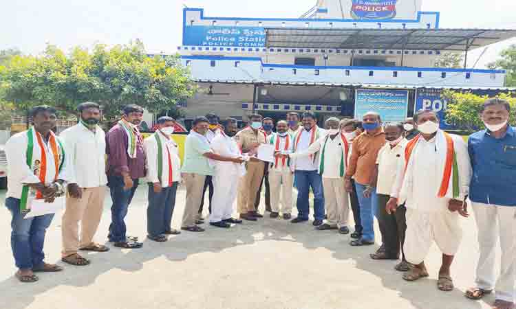 బీజేపీని ప్రజలే పాతర పెడ్తరు