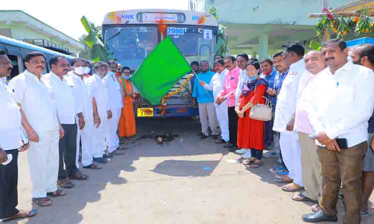 ప్రజల సౌకర్యార్థం మేడారం బస్‌ పాయింట్‌