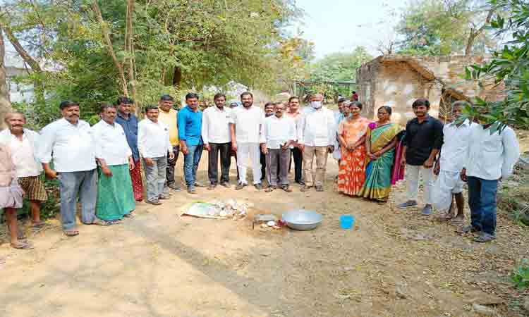 గ్రామాల్లో సీసీరోడ్డు పనులు ప్రారంభం