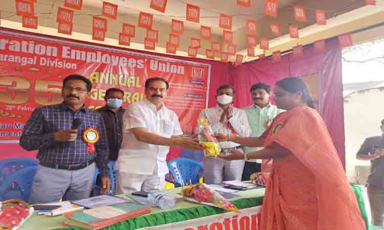 ఎల్‌ఐసీ అంటే నమ్మకం..బీజేపీ అంటే అమ్మకం