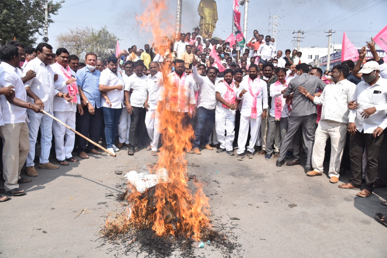 #ModiEnemyOfTelangana .. గంట‌లోపే 25 వేల‌కు పైగా ట్వీట్లు