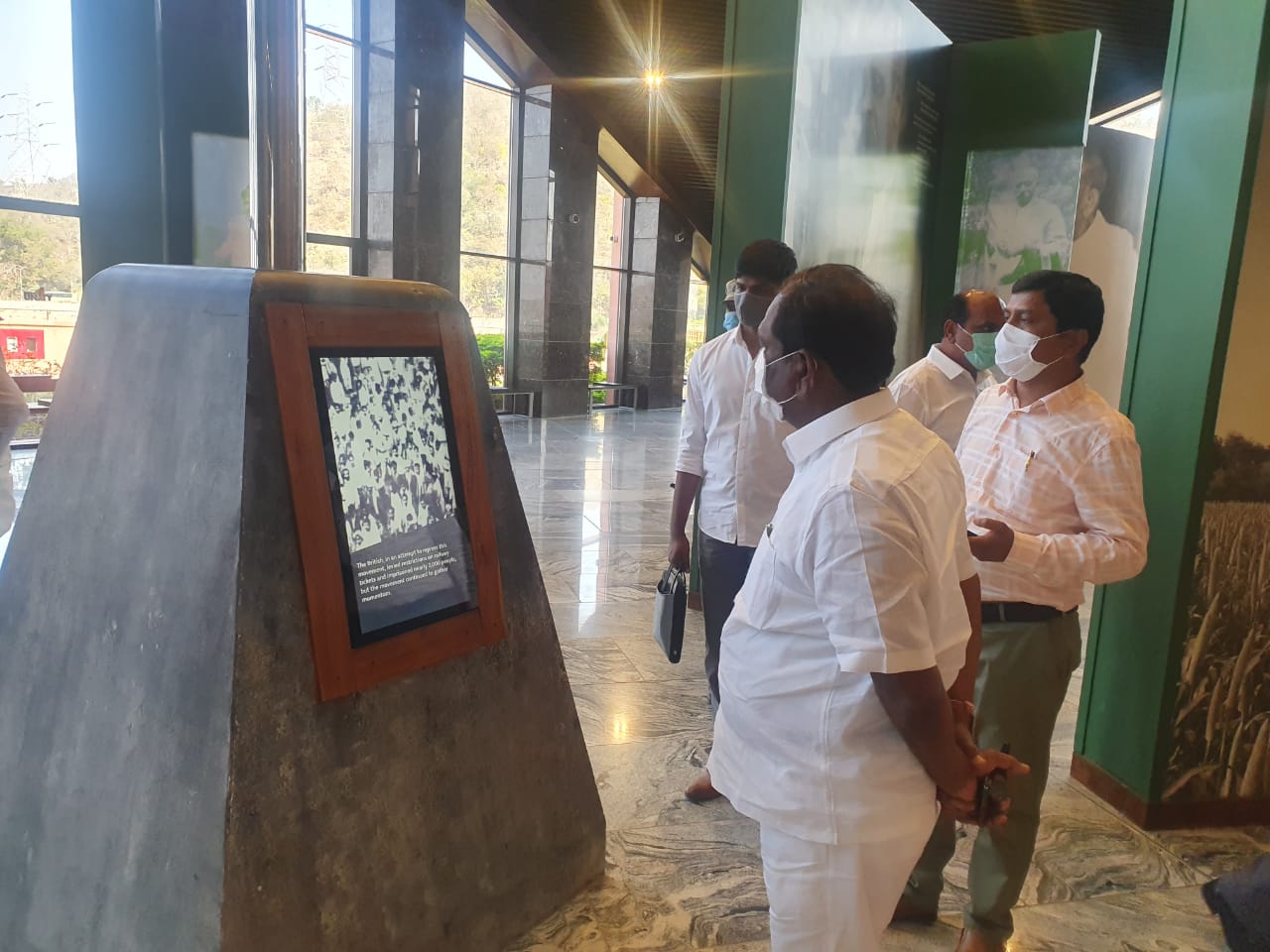 సర్దార్ వల్లభాయ్ పటేల్ విగ్రహాన్ని సందర్శించిన మంత్రి కొప్పుల