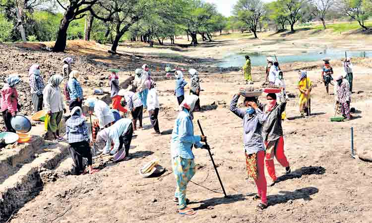 ఎస్సీ, ఎస్టీల కడుపు మాడ్చి..