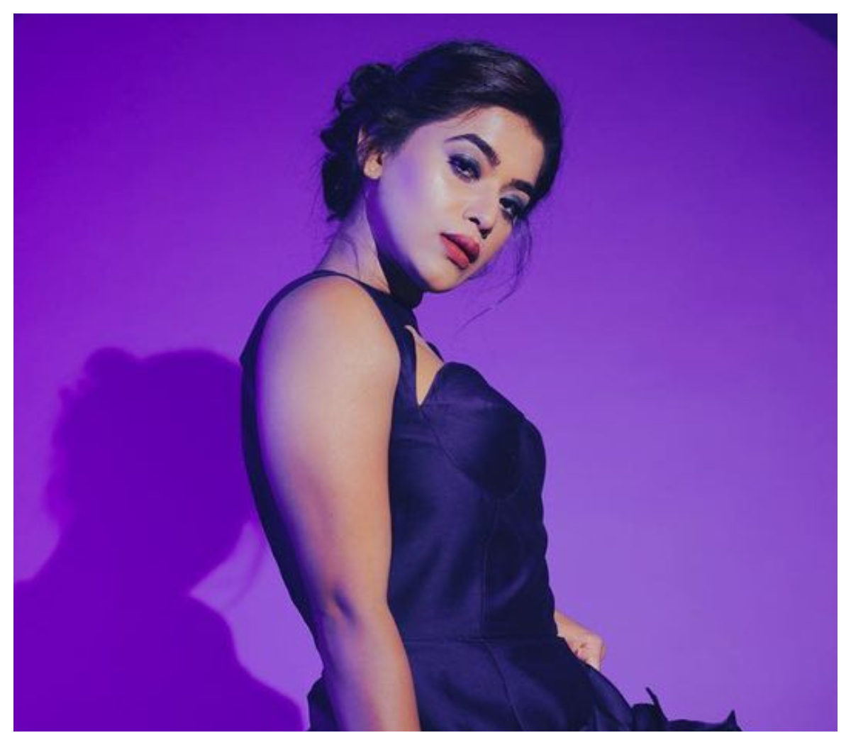 Yamini Bhaskar | యామినీ భాస్కర్ గ్లామర్ షోకు కుర్రకారు ఫిదా..